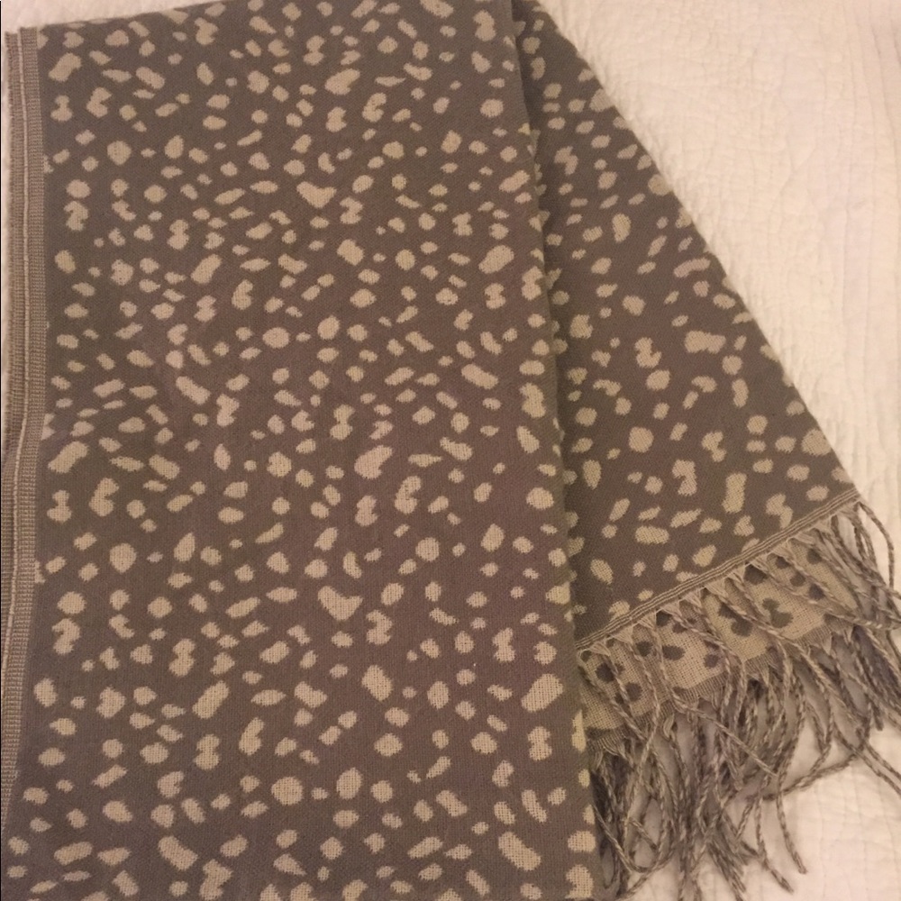 Limited scarf
